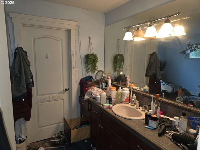 $524,900 | 2929 South Fork Road, Raymond, WA 98577