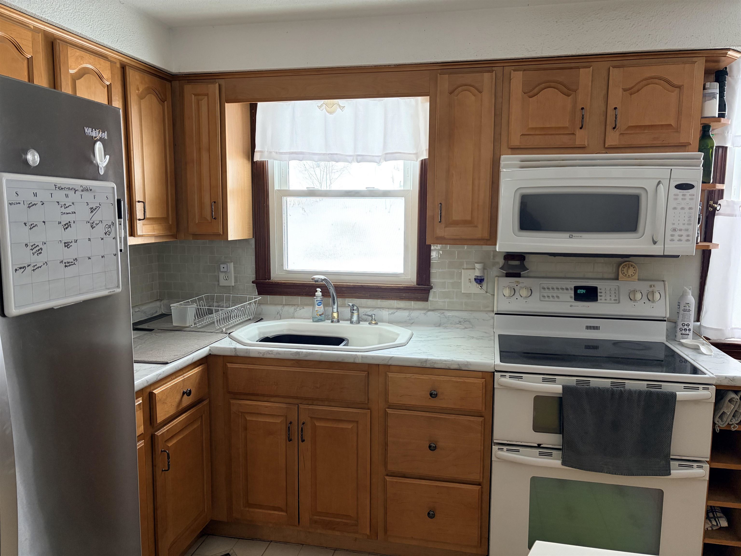 24 Raymond Drive Merrimack, NH 03054 - Photo 5 of 12