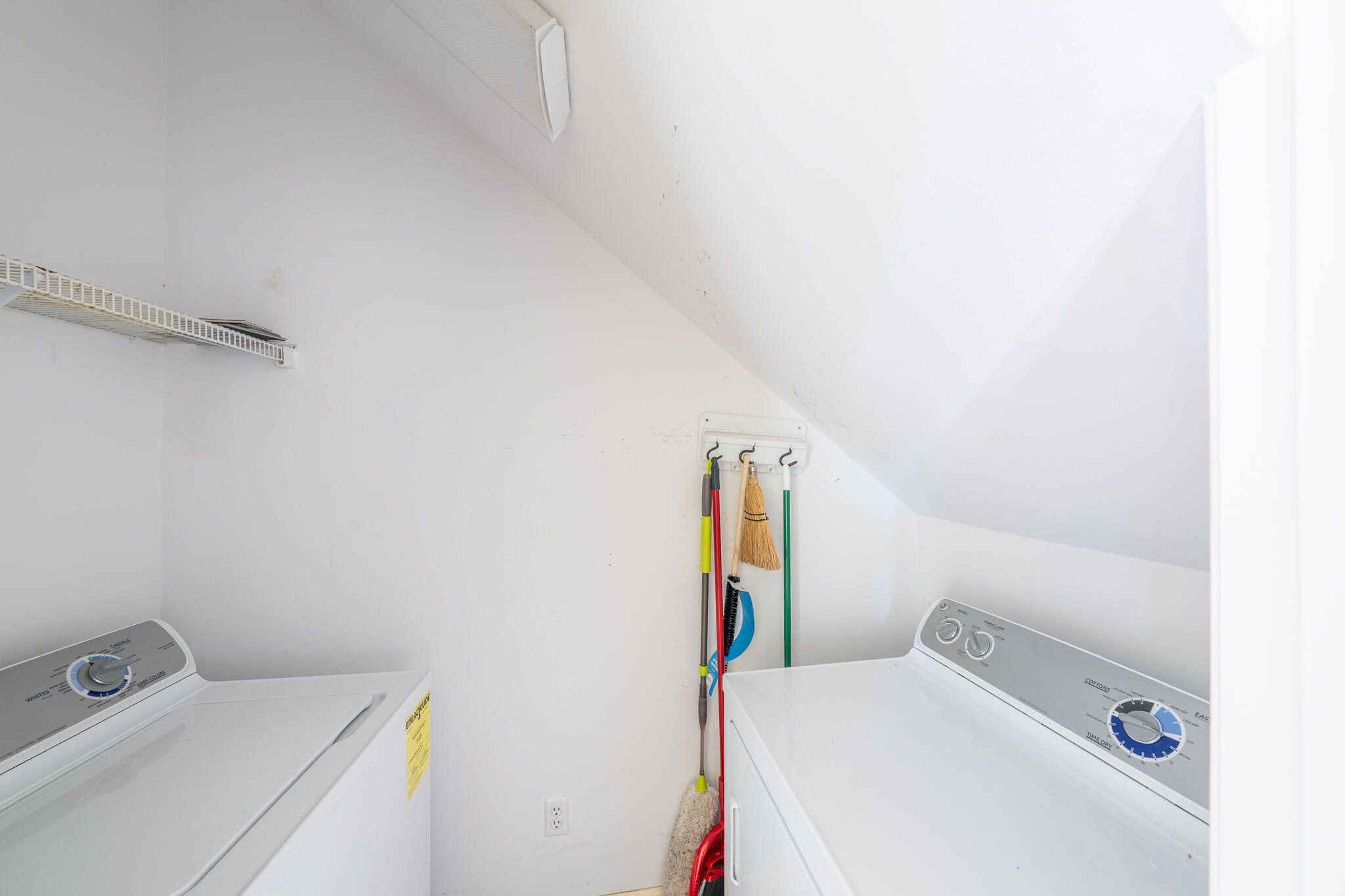 106 Tuscany Drive Destin, FL 32541 - Photo 13 of 41 a utility room with dryer and washer