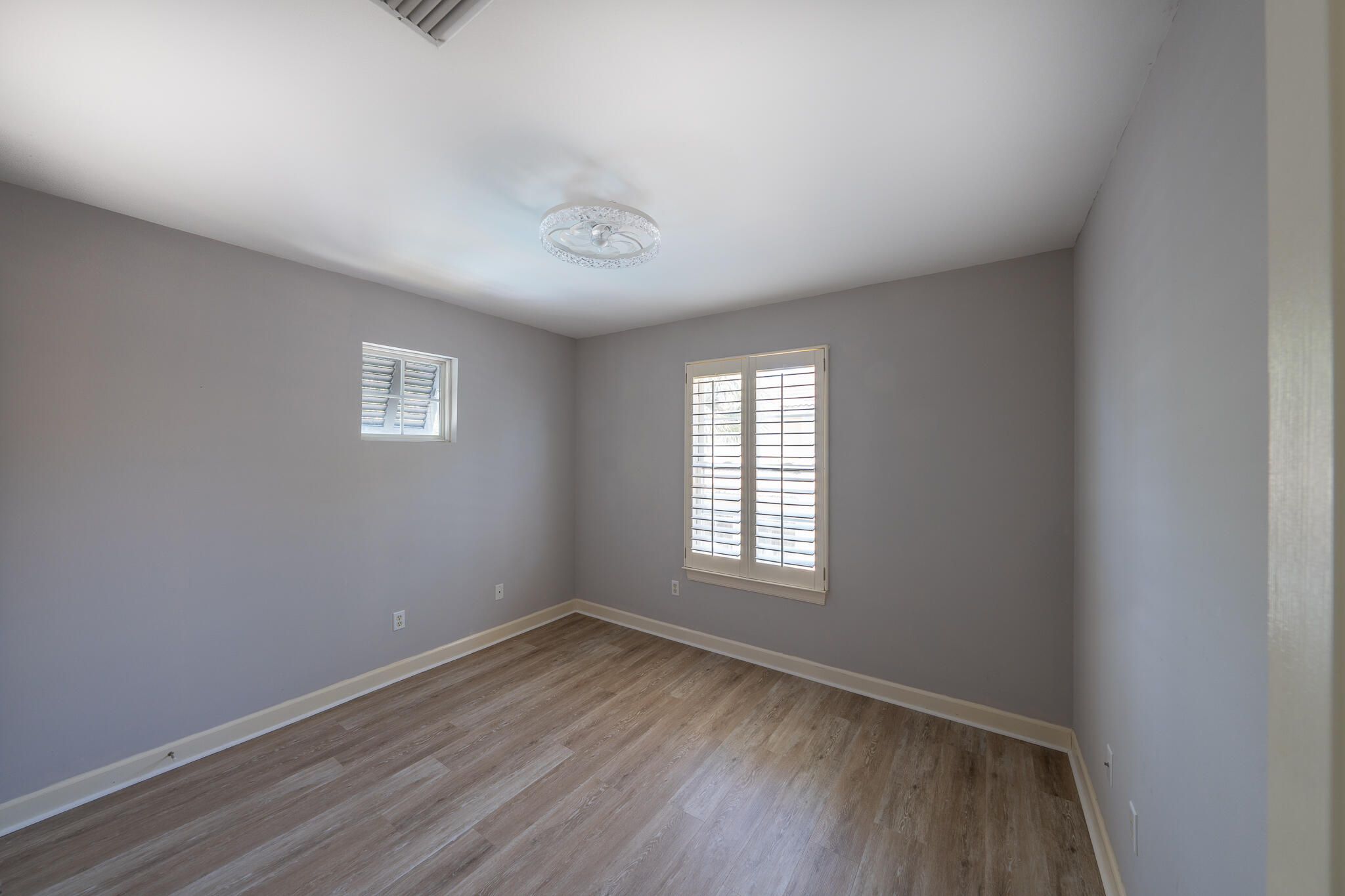 106 Tuscany Drive Destin, FL 32541 - Photo 27 of 41 an empty room with wooden floor and windows