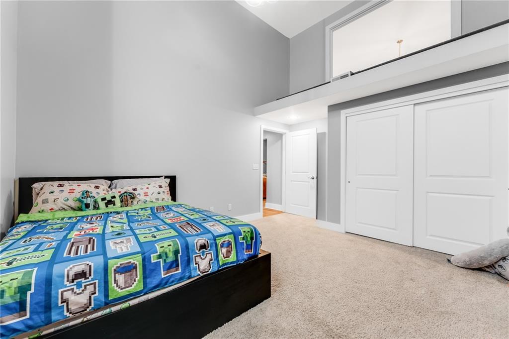 10 Walnut Street, Unit 7 Pittsburgh, PA 15202 - Photo 19 of 49 a bedroom with a bed and a window