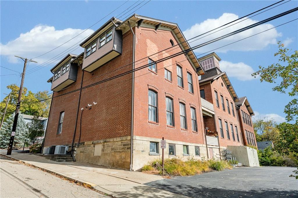 10 Walnut Street, Unit 7 Pittsburgh, PA 15202 - Photo 30 of 49 a view of a building with a street