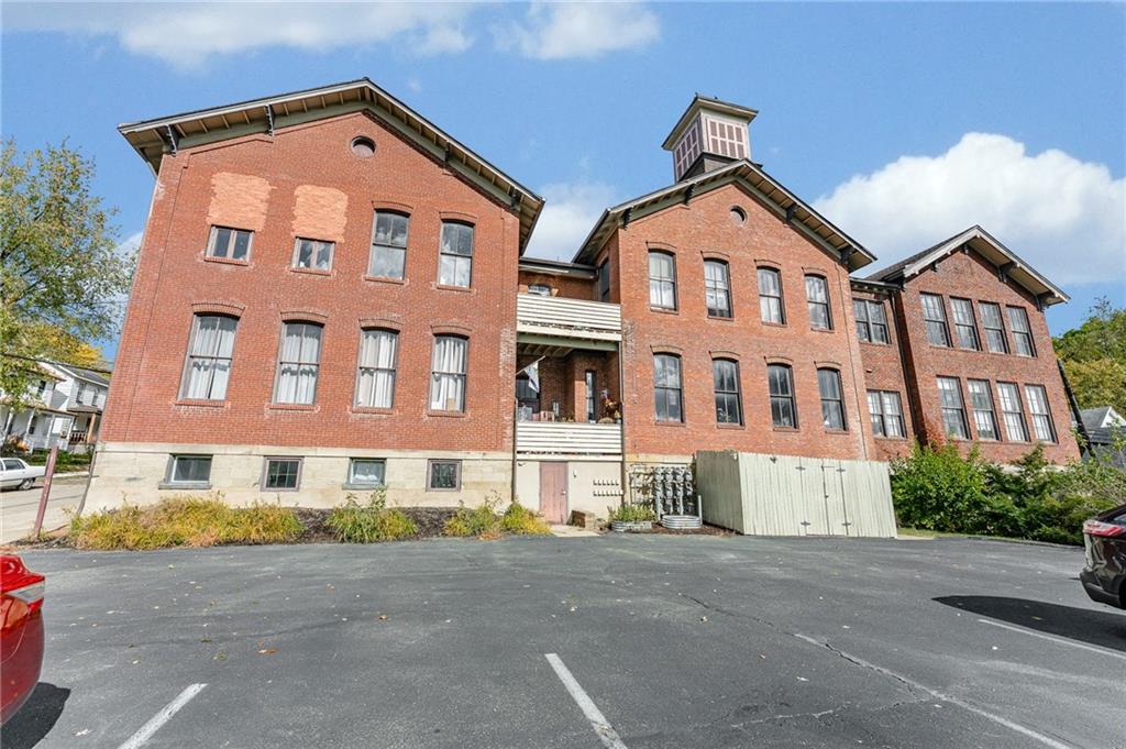 10 Walnut Street, Unit 7 Pittsburgh, PA 15202 - Photo 32 of 49 a front view of a building