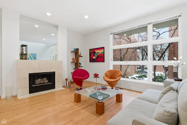 $875,000 | 1920 North Maud Avenue, Unit D, Chicago, IL 60614