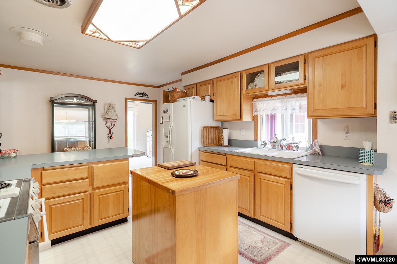 15435 Strong Road Dallas, OR 97338 - Photo 14 of 42