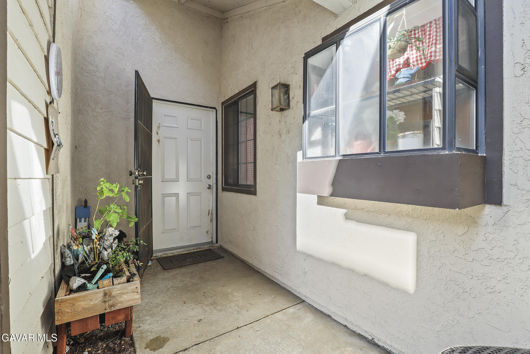 1535 East Ave R 6 Palmdale, CA 93550 - Photo 3 of 23 a living room with furniture and flowers