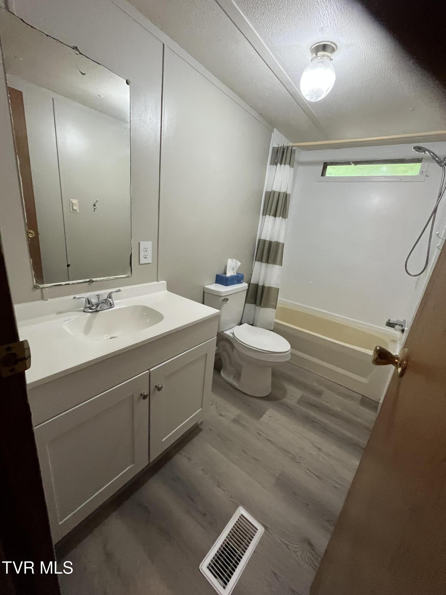 191 Bear Hollow Road Elizabethton, TN 37643 - Photo 8 of 8 08
