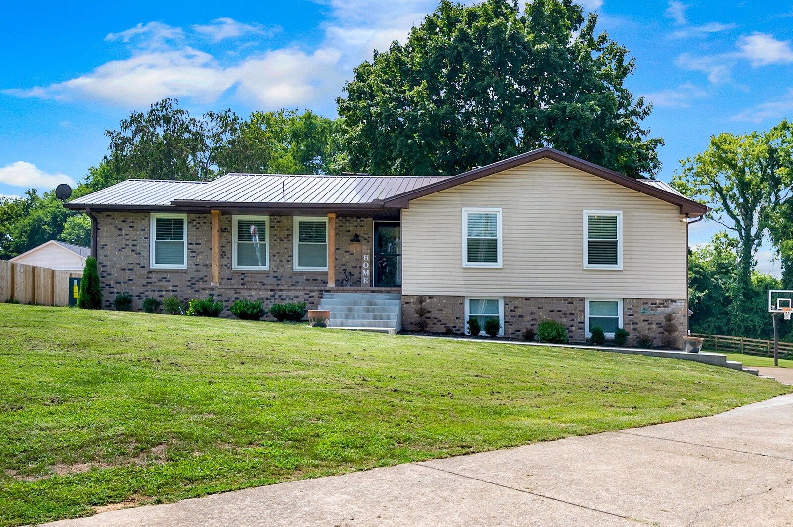 1057 Vanderbilt Road Mount Juliet, TN 37122 - Photo 2 of 39 a front view of a house with a yard