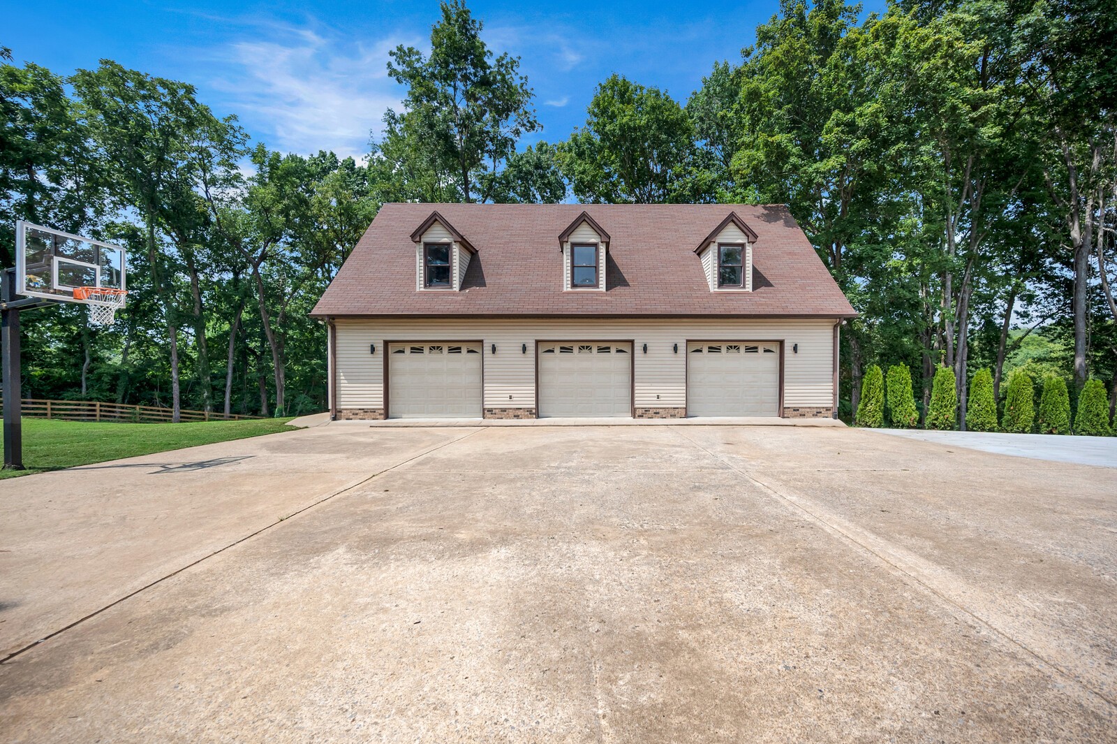 1057 Vanderbilt Road Mount Juliet, TN 37122 - Photo 3 of 39 a front view of a house with a garden