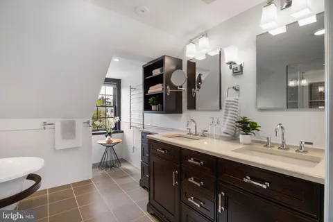 $1,299,500 | 129 Bainbridge Street, Philadelphia, PA 19147