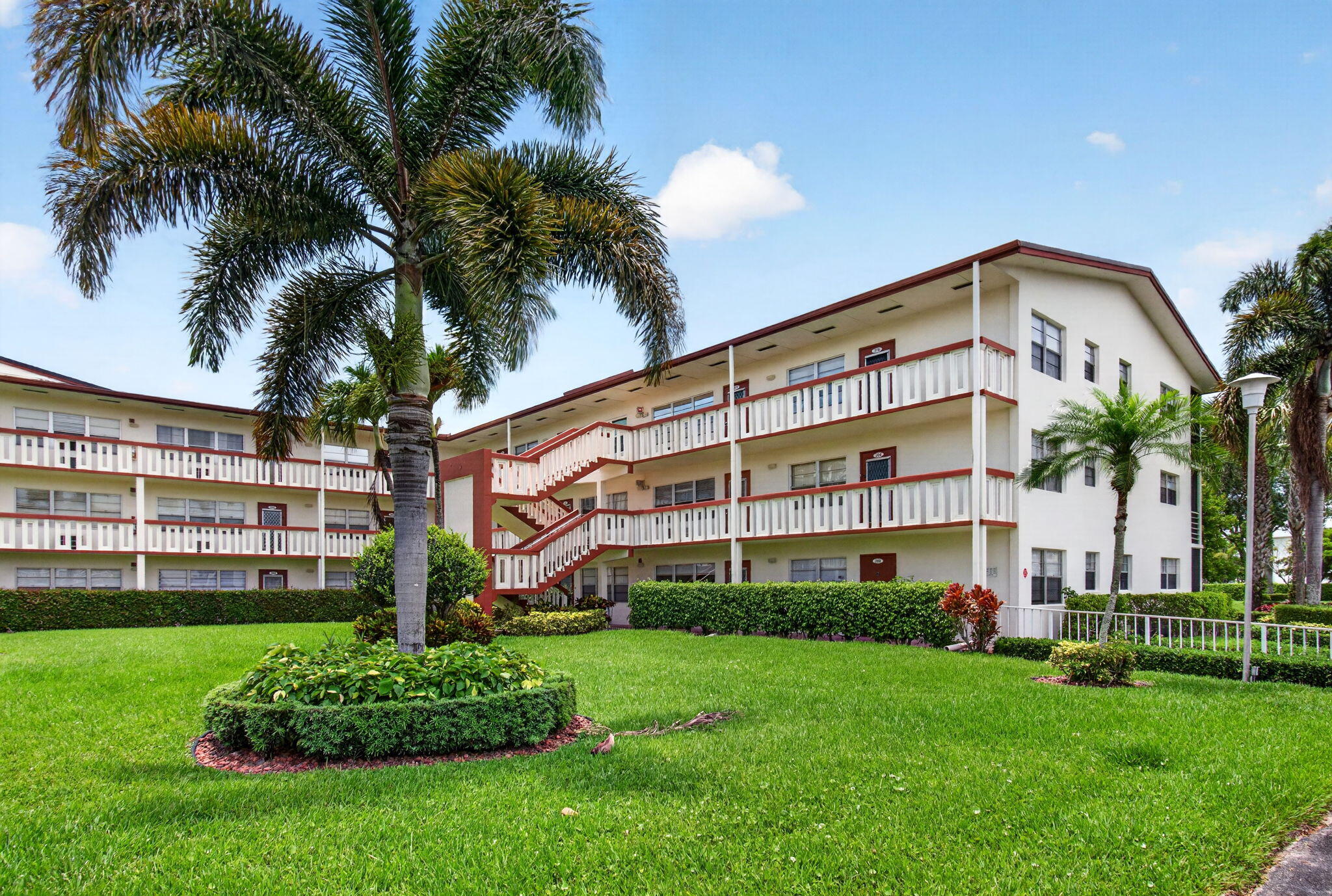 374 Brighton I, Unit 374 Boca Raton, FL 33434 - Photo 2 of 83 View on the Building