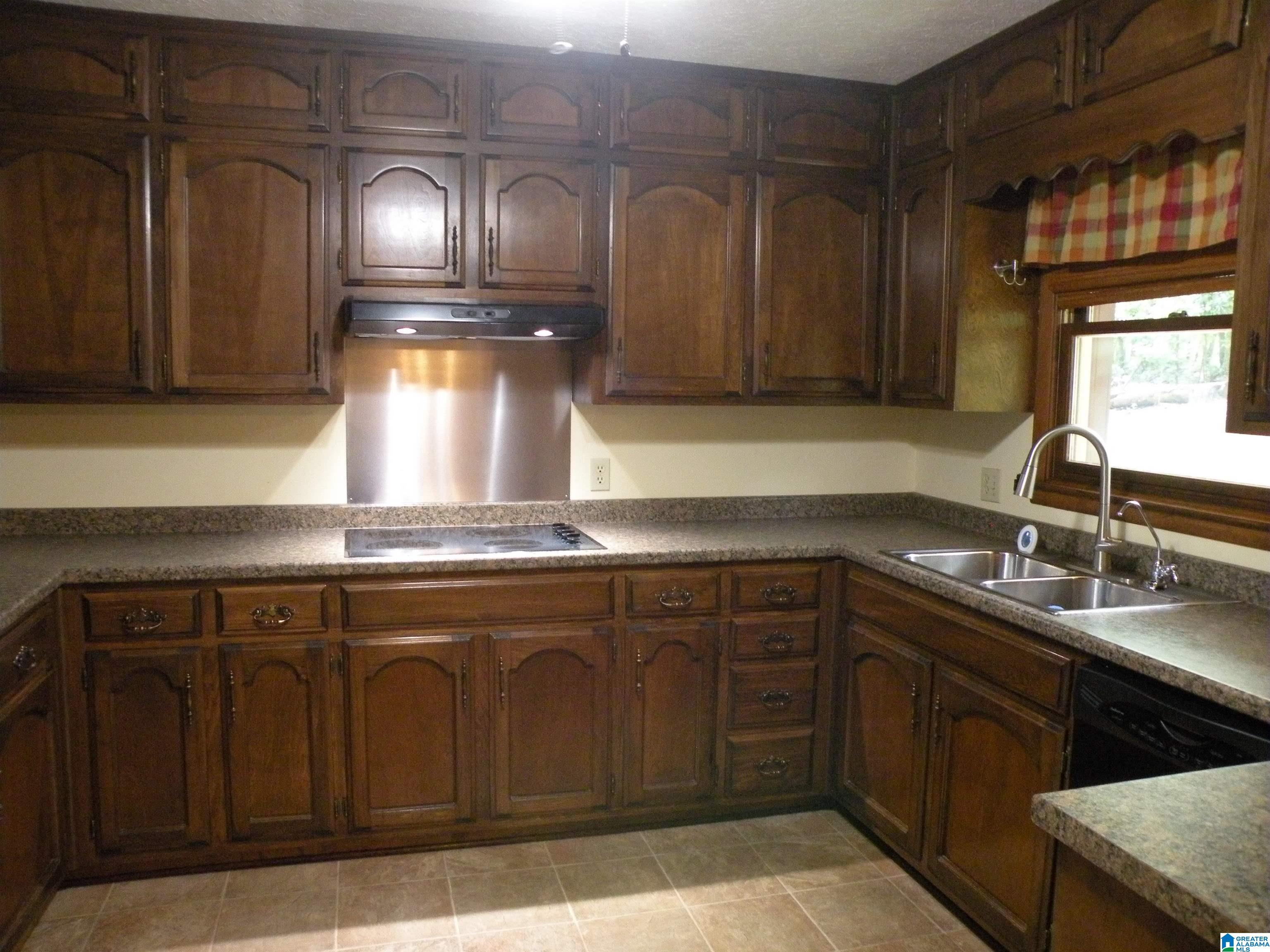 1404 Stonehill Road Sylacauga, AL 35150 - Photo 10 of 36