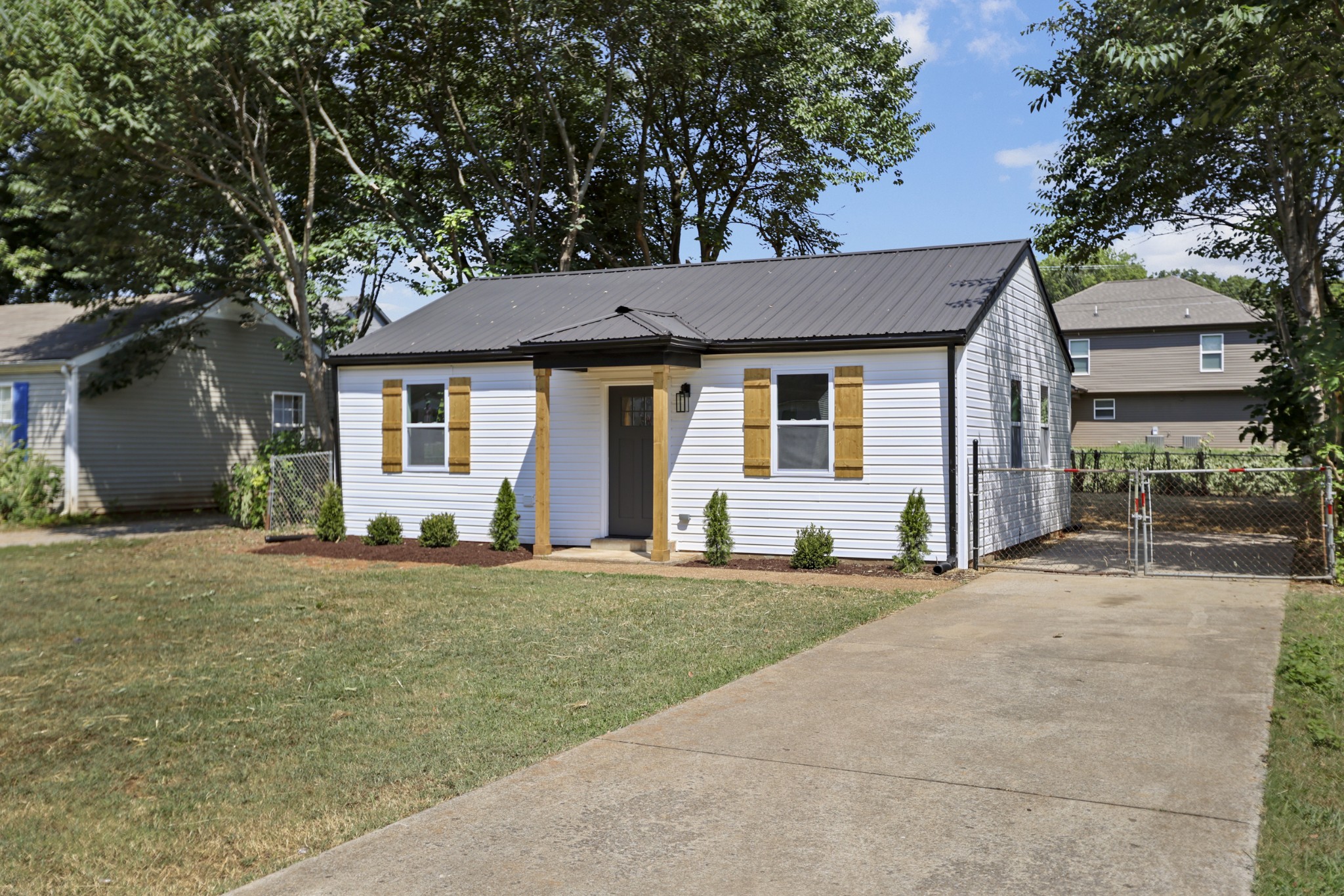 239 Burch Road Clarksville, TN 37042 - Photo 4 of 33