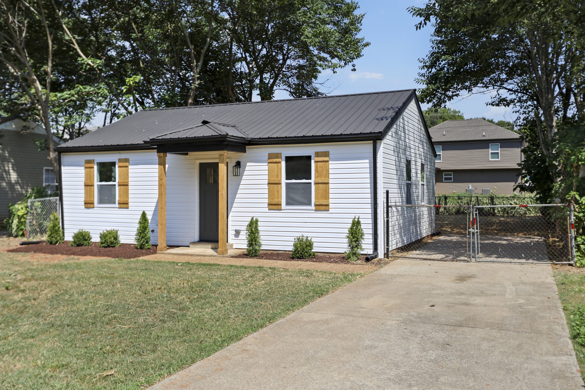 239 Burch Road Clarksville, TN 37042 - Photo 5 of 33