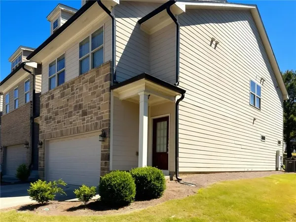 a view of a house with a yard