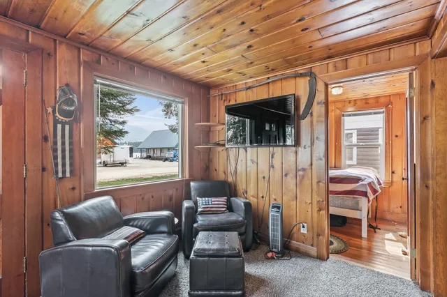 $425,000 | 204 South Granite Bay Road, Nordman, ID 83848