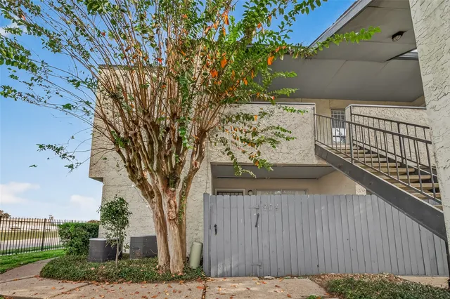 $65,000 | 7313 Gulf Freeway, Unit 904, Houston, TX 77017