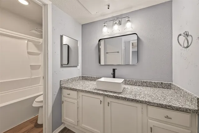 $65,000 | 7313 Gulf Freeway, Unit 904, Houston, TX 77017