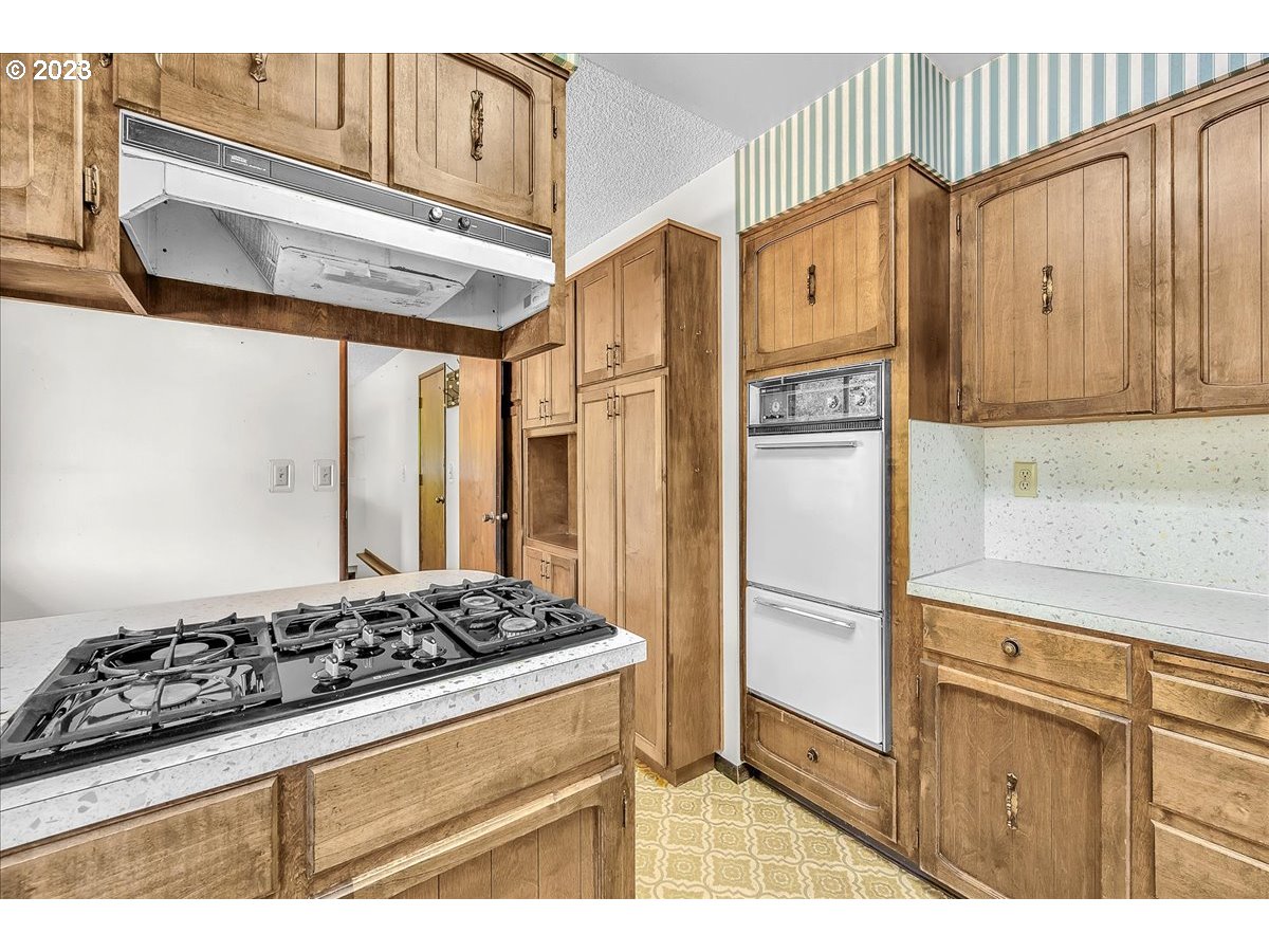51431 Mountain View Road Scappoose, OR 97056 - Photo 12 of 45 Kitchen