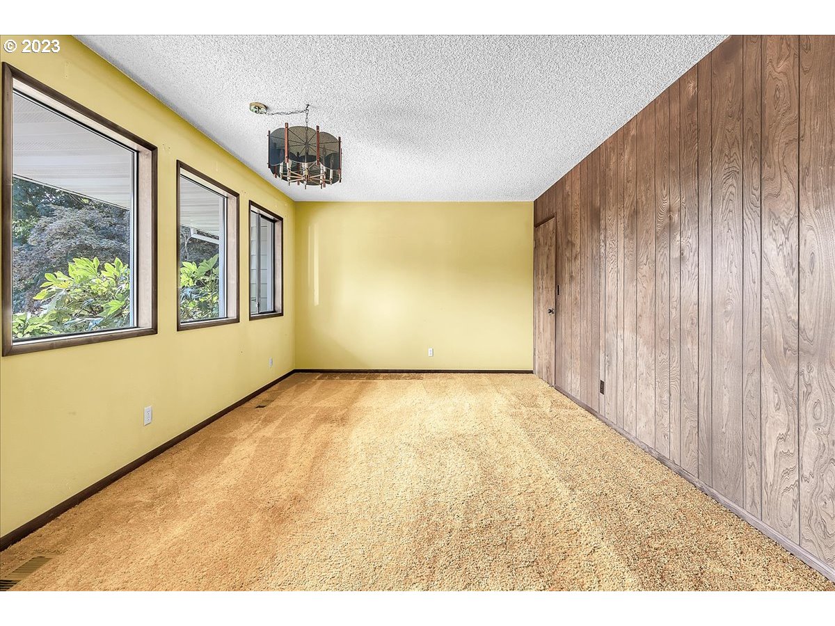 51431 Mountain View Road Scappoose, OR 97056 - Photo 4 of 45 Living Room