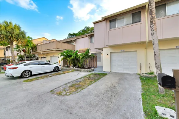 $3,100 | 8211 Northwest 8th Street, Unit 2, Plantation, FL 33324