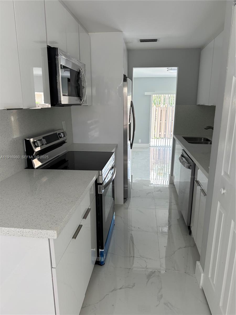 8211 Northwest 8th Street, Unit 2 Plantation, FL 33324 - Photo 9 of 54