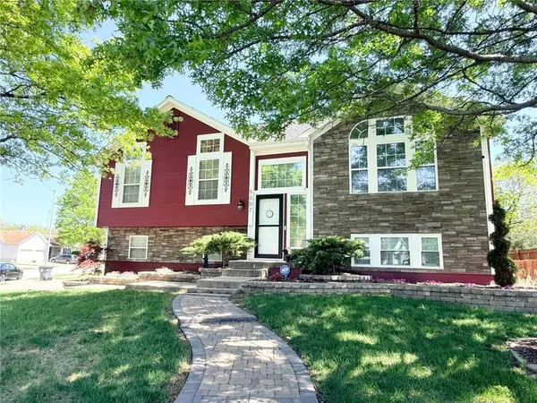$380,000 | 5007 South Powell Avenue, Blue Springs, MO 64015