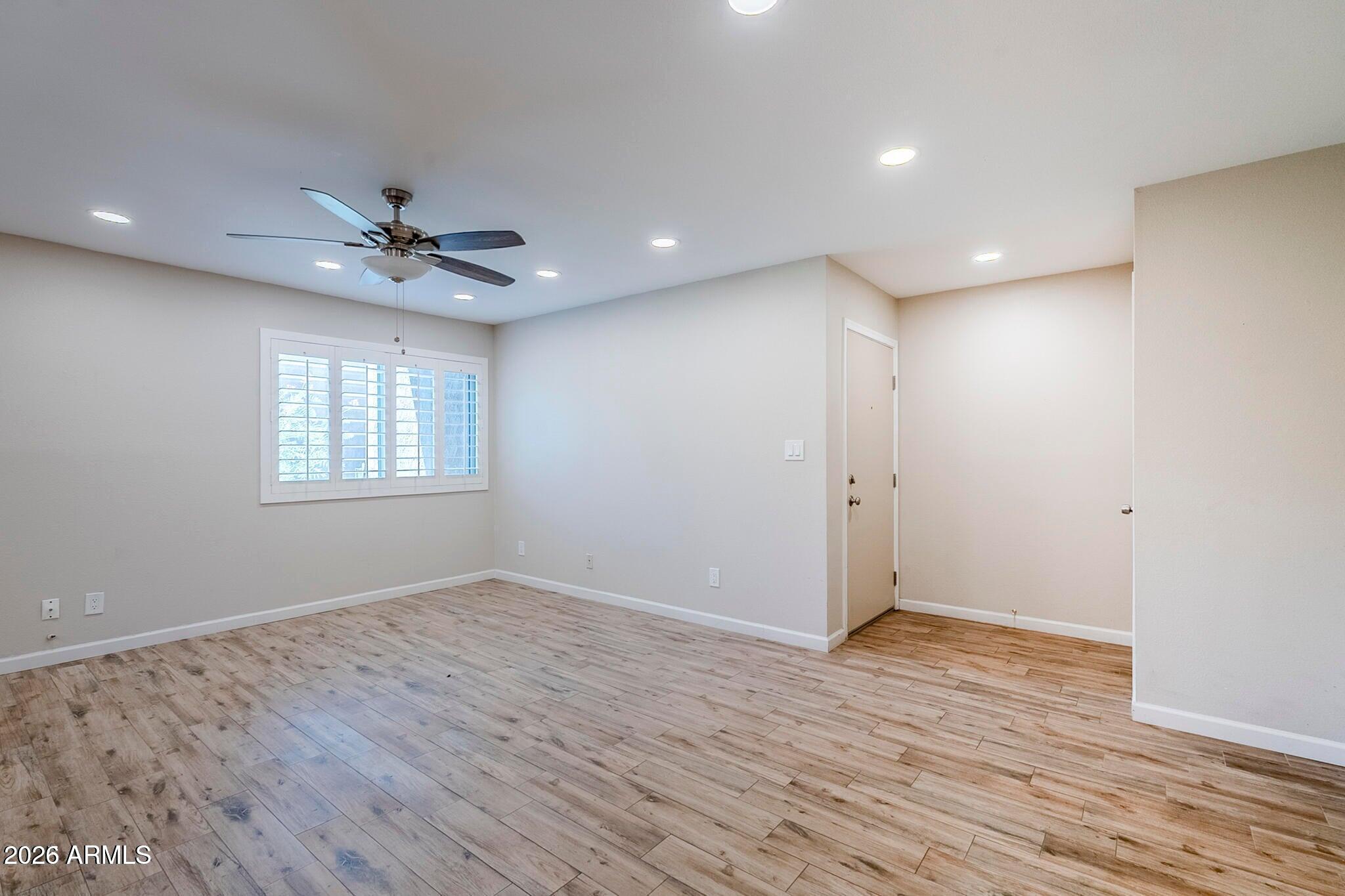 5525 East Thomas Road, Unit C2 Phoenix, AZ 85018 - Photo 13 of 35 Living Room