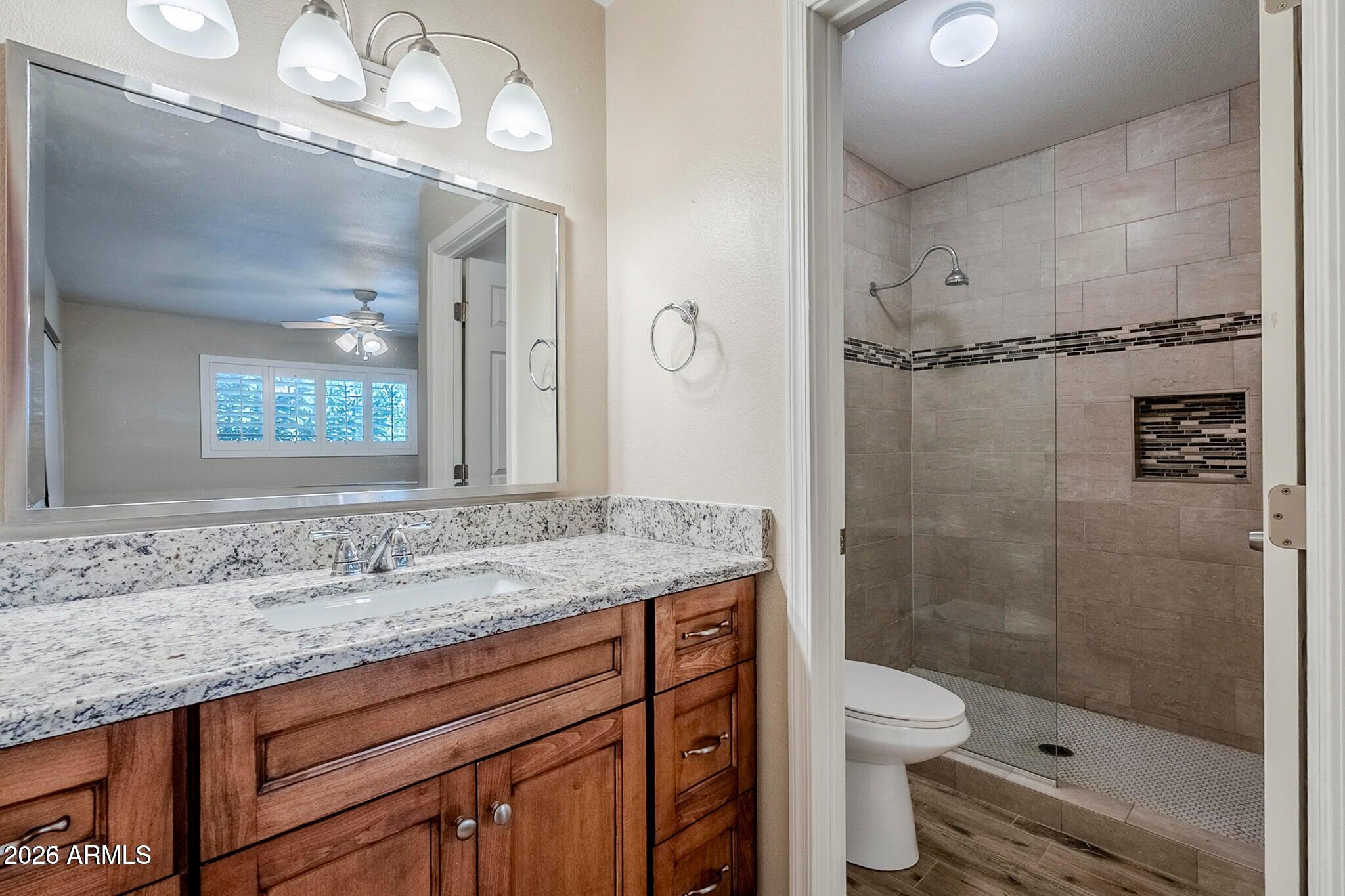 5525 East Thomas Road, Unit C2 Phoenix, AZ 85018 - Photo 19 of 35 Primary Bedroom Ensuite