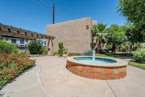 $299,000 | 5525 East Thomas Road, Unit C2, Phoenix, AZ 85018