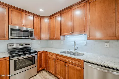 $299,000 | 5525 East Thomas Road, Unit C2, Phoenix, AZ 85018