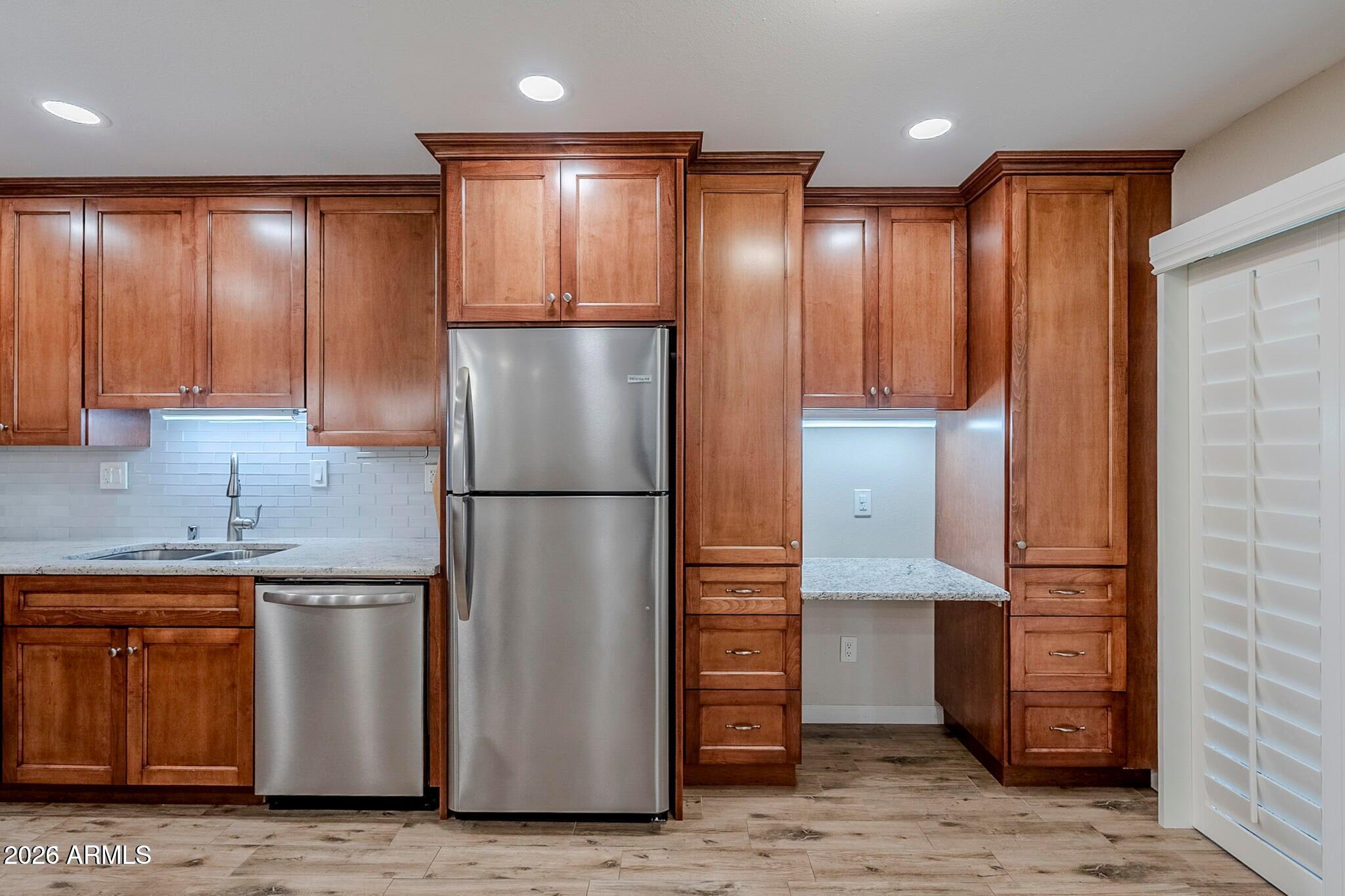 5525 East Thomas Road, Unit C2 Phoenix, AZ 85018 - Photo 6 of 35 Kitchen