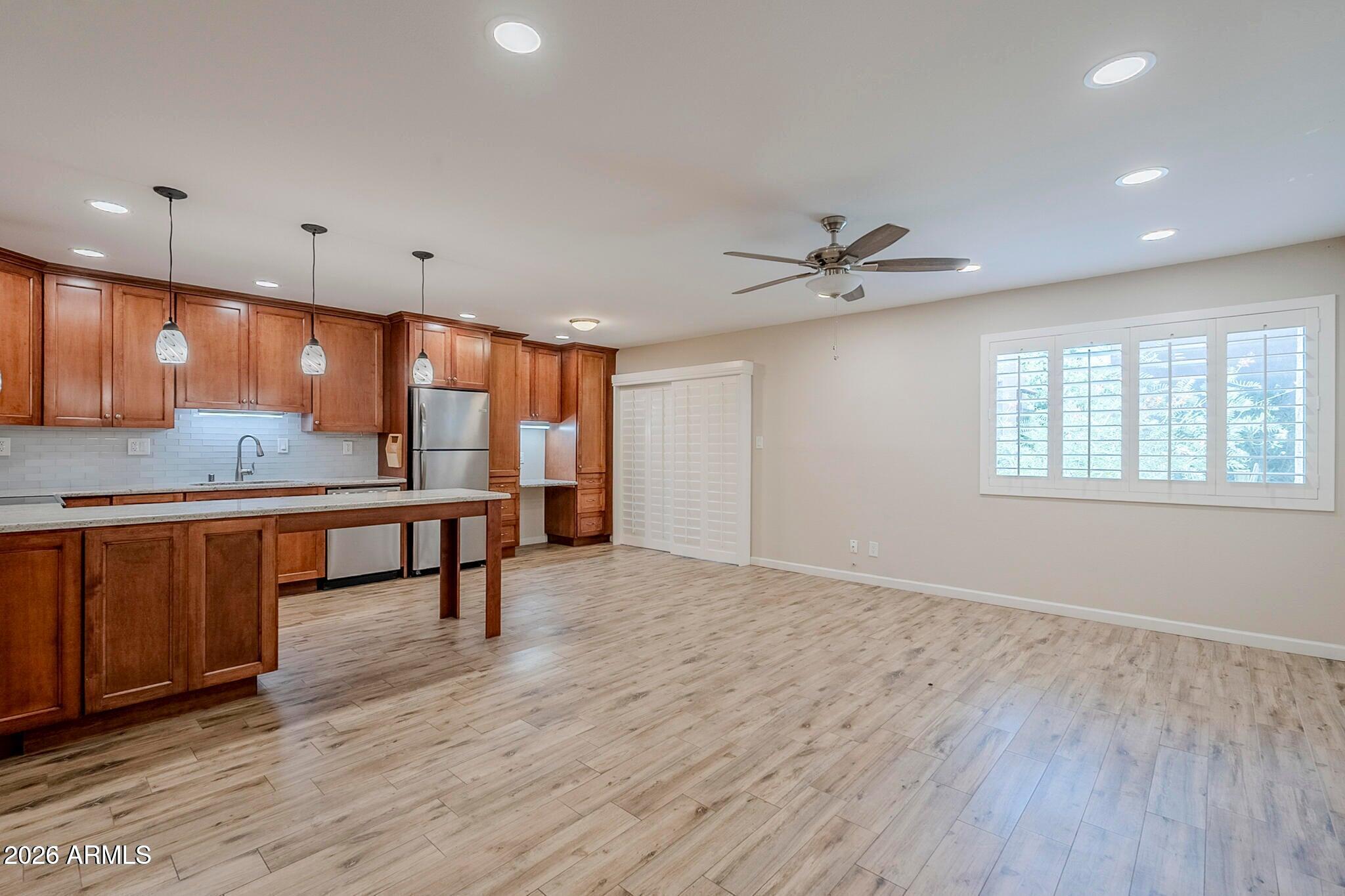5525 East Thomas Road, Unit C2 Phoenix, AZ 85018 - Photo 8 of 35 Living Room - Dining