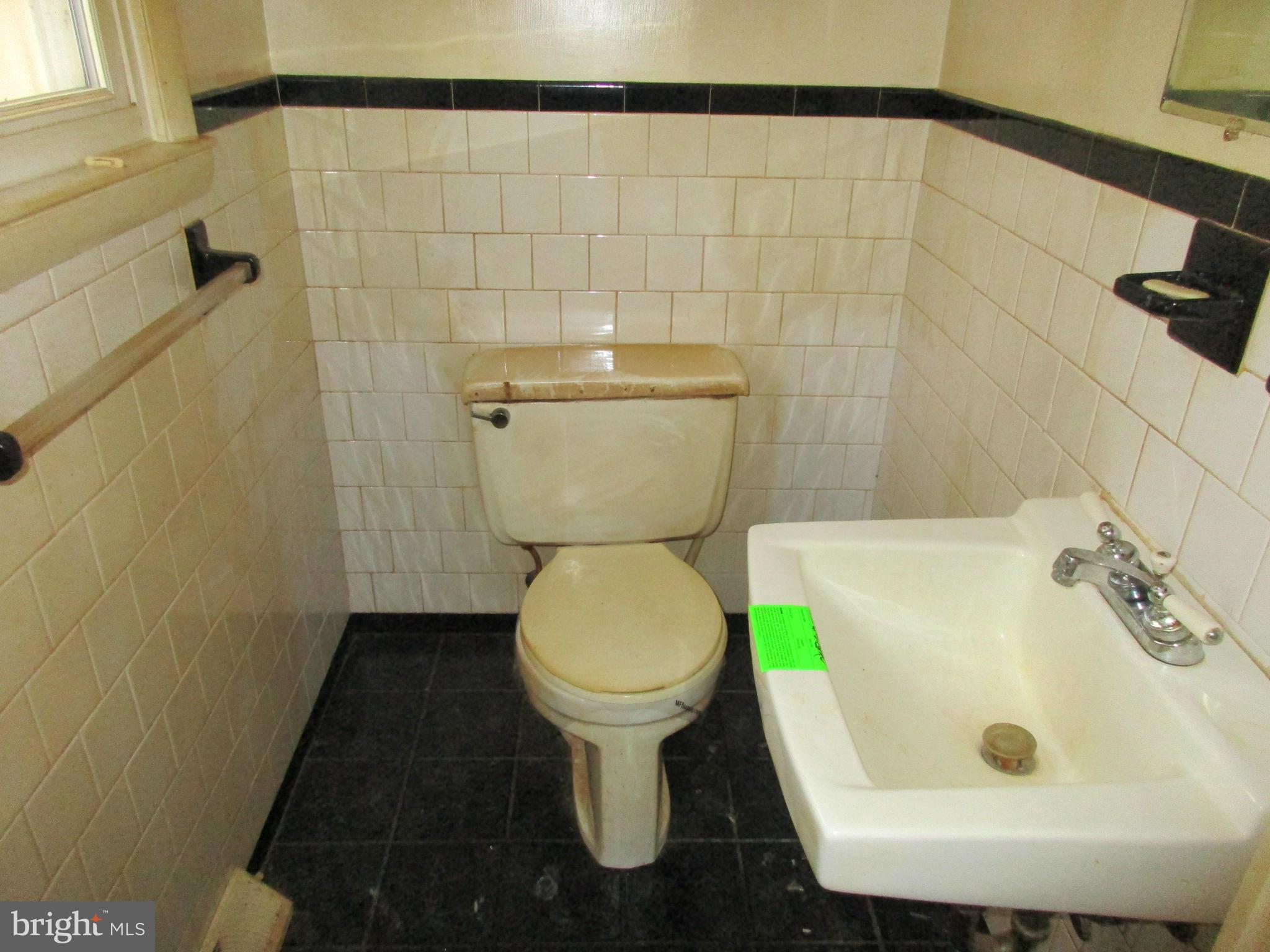 320 Kenmore Avenue Edgewater, MD 21037 - Photo 8 of 13 Bath (Master)