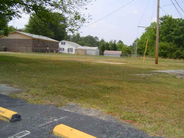908 South Broad Street Clinton, SC 29325 - Photo 2 of 6 Gallery Image 2
