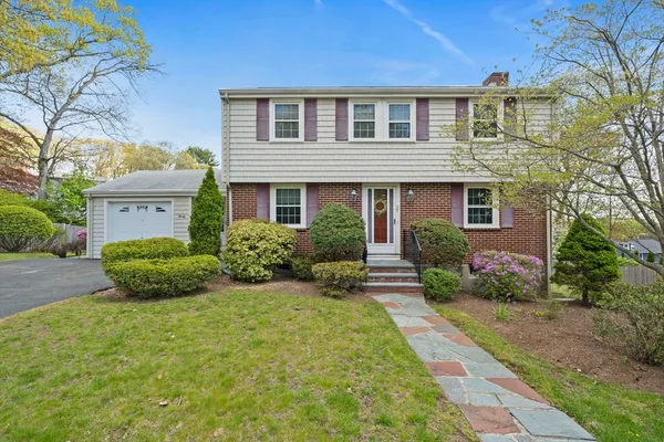 $899,900 | 20 Bonney Lane, Dedham, MA 02026