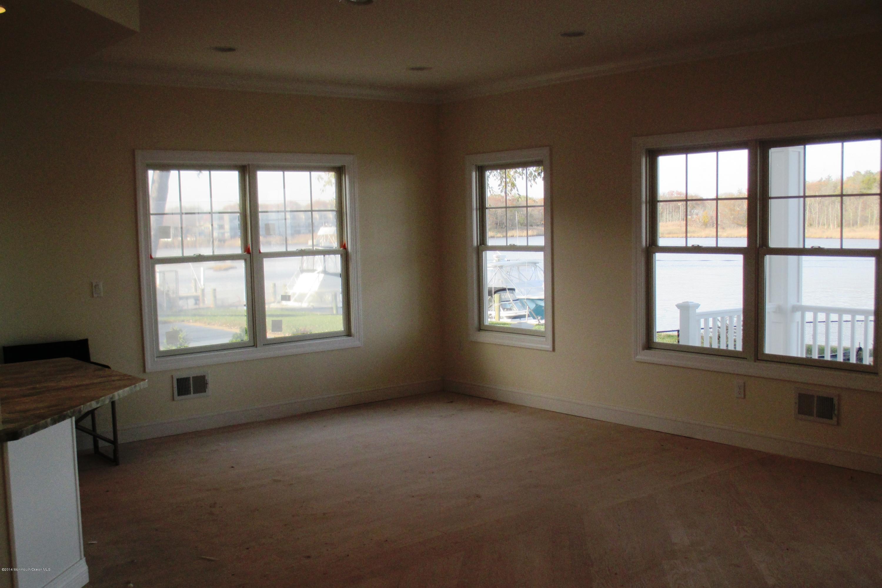 632 Harbor Road Brick, NJ 08724 - Photo 4 of 9 an empty room with a window