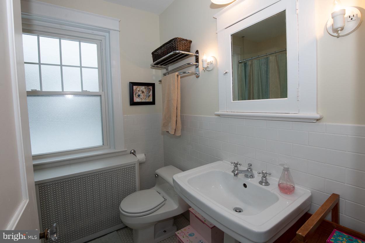 486 St Davids Avenue Wayne, PA 19087 - Photo 30 of 45 Second-floor full bath