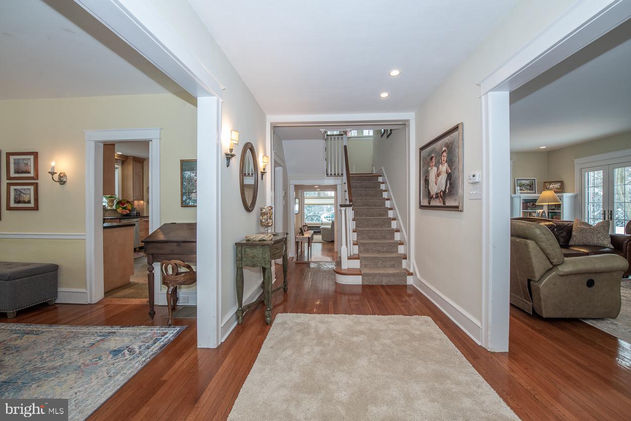 486 St Davids Avenue Wayne, PA 19087 - Photo 4 of 45 Center hall