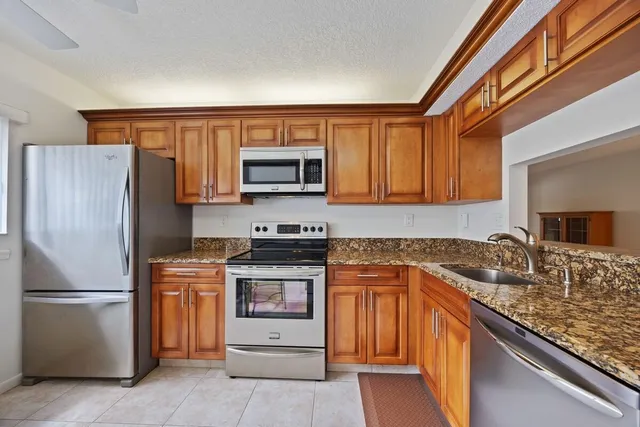 $169,900 | 15378 Lakes Of Delray Boulevard, Unit 15, Delray Beach, FL 33484