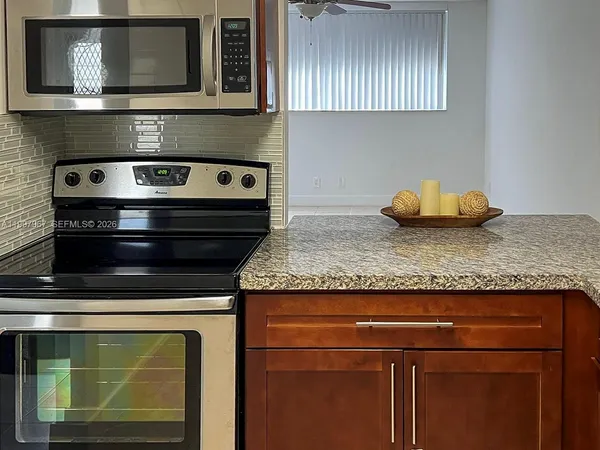 $1,500 | 211 Northeast 8th Avenue, Unit 107, Hallandale Beach, FL 33009