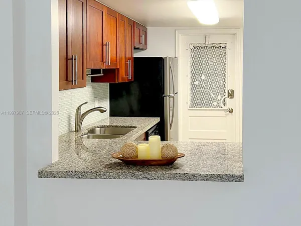 $1,500 | 211 Northeast 8th Avenue, Unit 107, Hallandale Beach, FL 33009