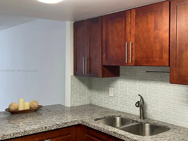 $1,500 | 211 Northeast 8th Avenue, Unit 107, Hallandale Beach, FL 33009