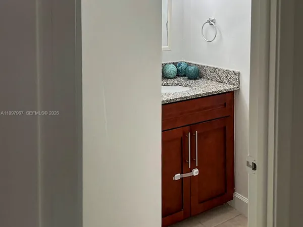 $1,500 | 211 Northeast 8th Avenue, Unit 107, Hallandale Beach, FL 33009