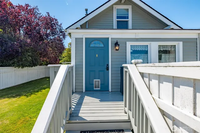 $644,900 | 1506 12th Street, Anacortes, WA 98221