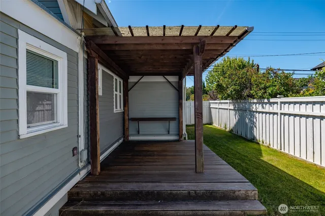 $644,900 | 1506 12th Street, Anacortes, WA 98221