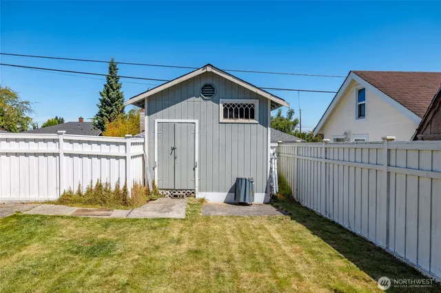 $644,900 | 1506 12th Street, Anacortes, WA 98221
