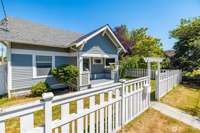 $644,900 | 1506 12th Street, Anacortes, WA 98221