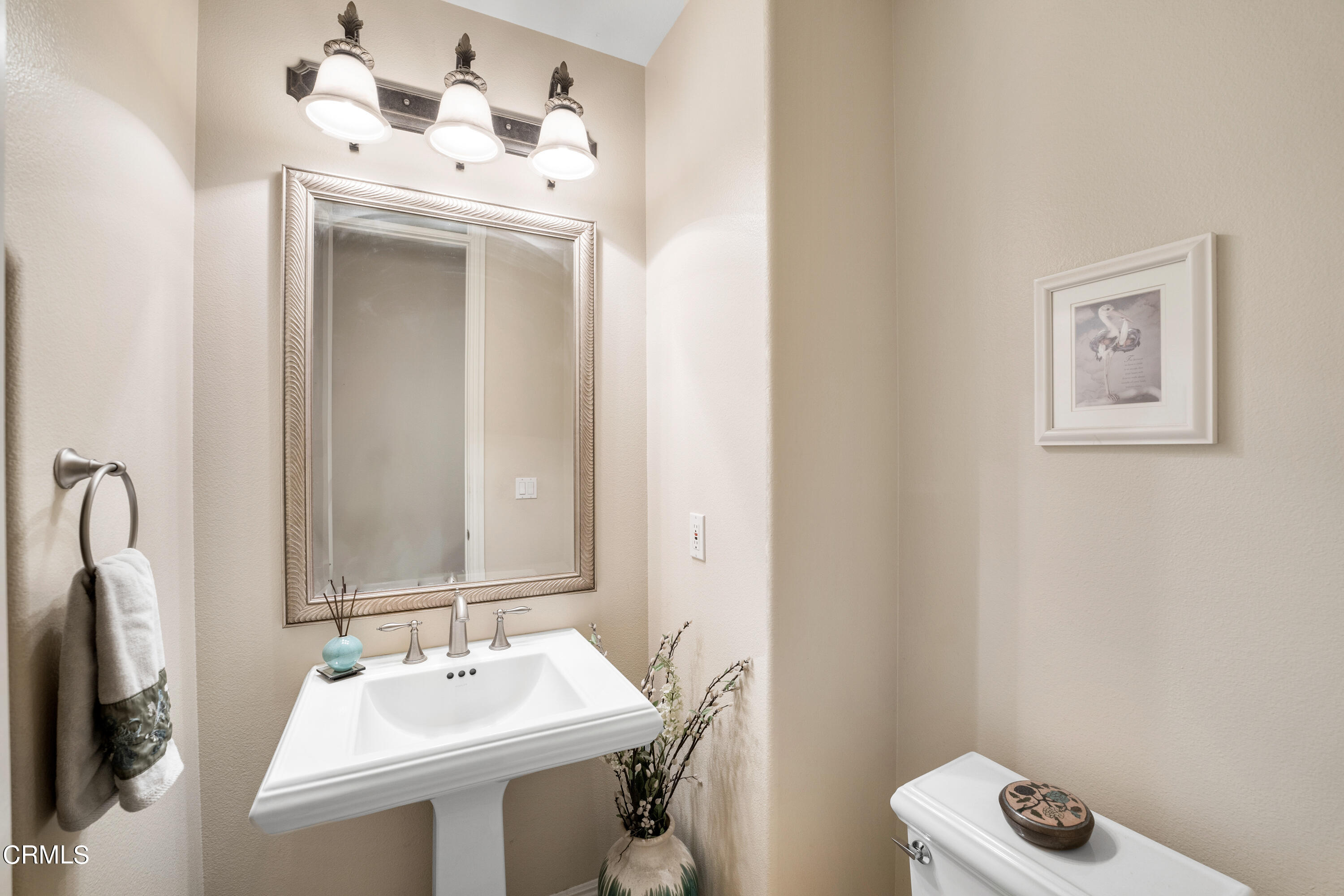 2510 Worth Way Camarillo, CA 93012 - Photo 58 of 75 a bathroom with a sink and a mirror