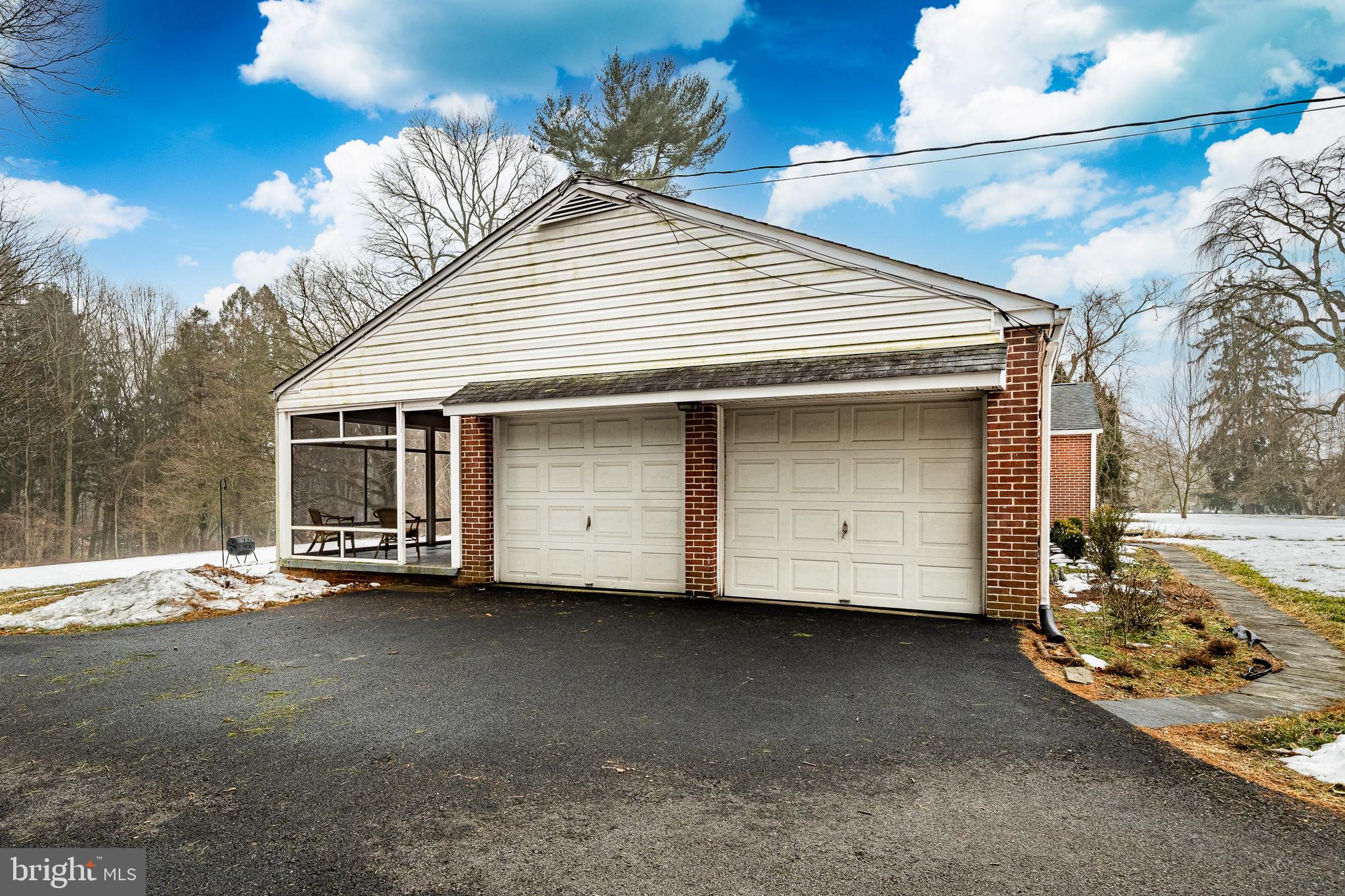 216 North Star Road Newark, DE 19711 - Photo 7 of 49 Side entry 2 car garage
